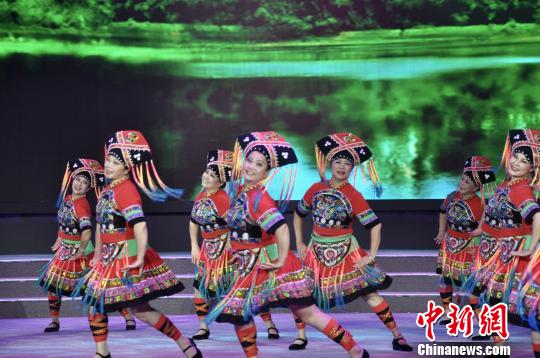 广西举办全民艺术普及展演 庆壮族自治区成立60周年