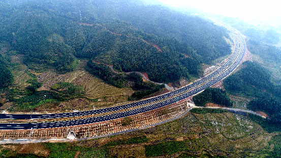 广西最具少数民族风情“桂三”高速正式通车