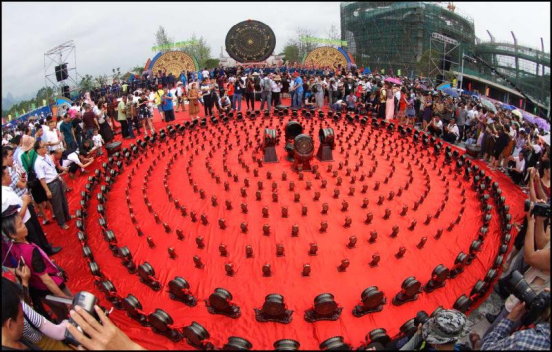 广西环江举行世界最大铜鼓祭祀盛典暨吉尼斯纪录授匾仪式