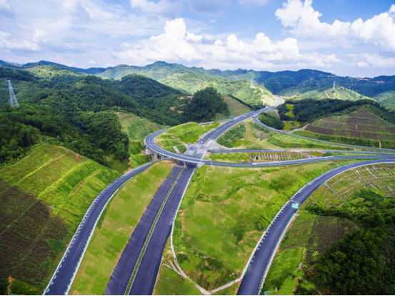 广西梧州环城高速公路建成通车